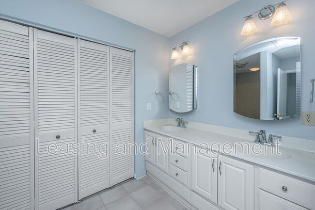Building Photo - 242 Little Oak Island Dr