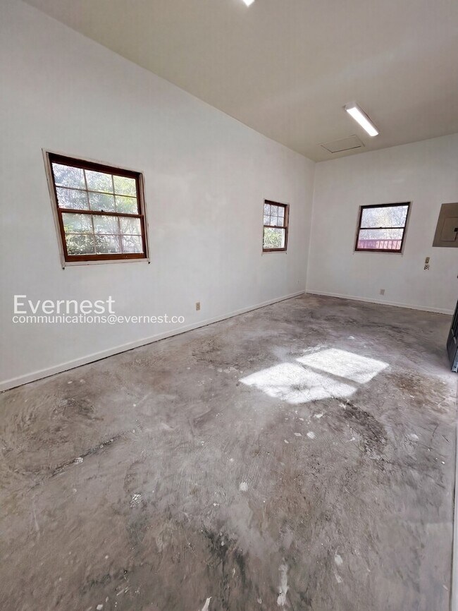 Building Photo - 3101 Amidon Dr