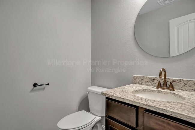 Building Photo - 2735 W Washington St