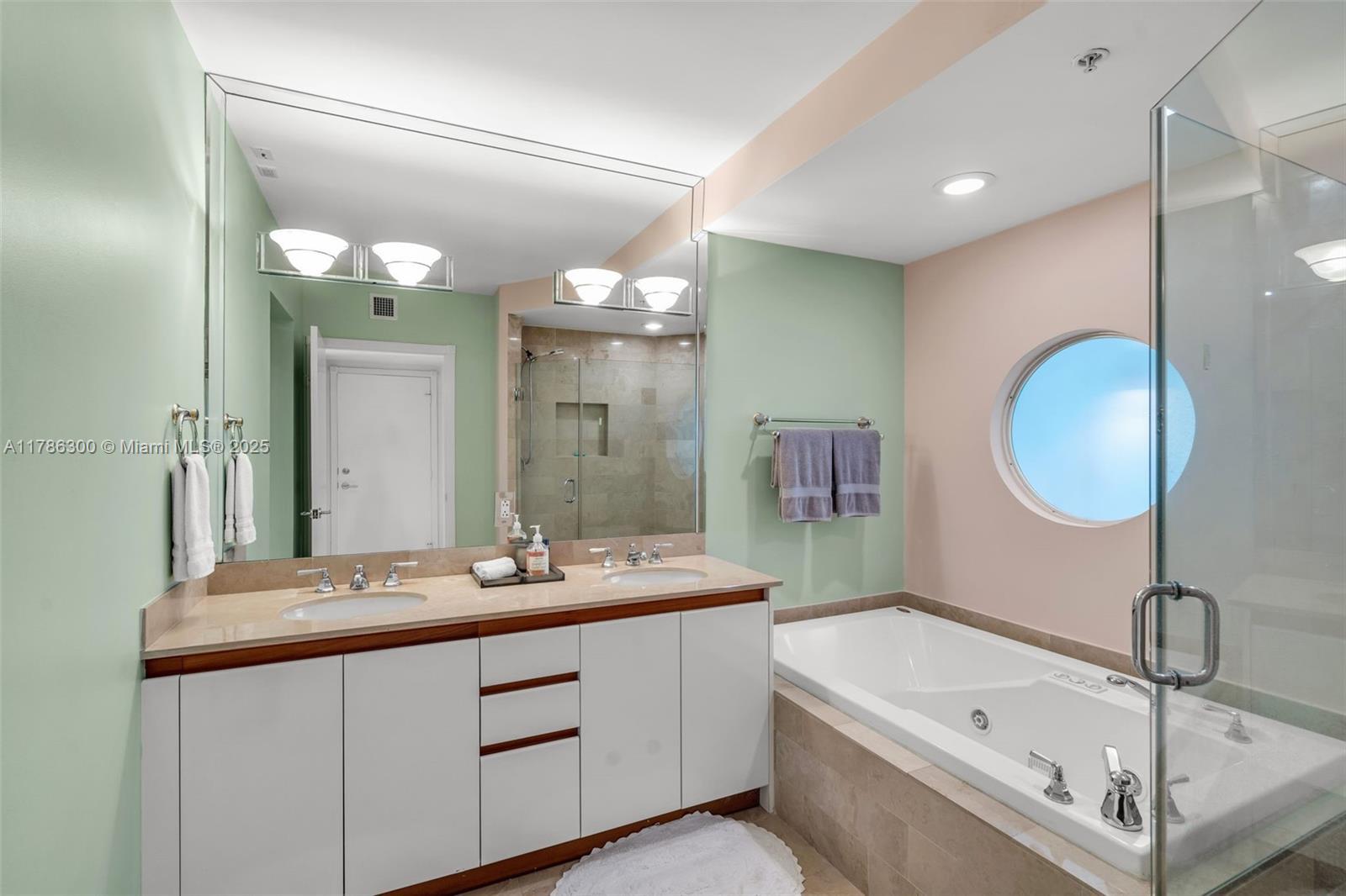 Building Photo - 1500 Ocean Dr