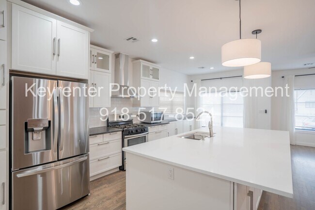 Building Photo - Midtown Tulsa | 4 Bed | 2 Bath | 2,010 SQFT