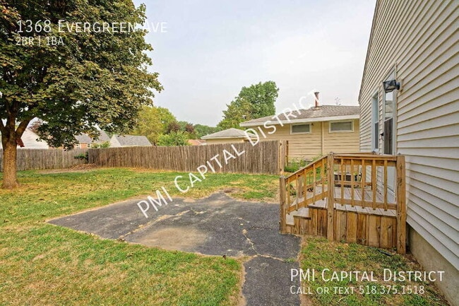 Building Photo - 1368 Evergreen Ave
