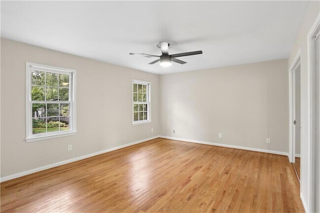 Building Photo - 2063 Six Branches Dr