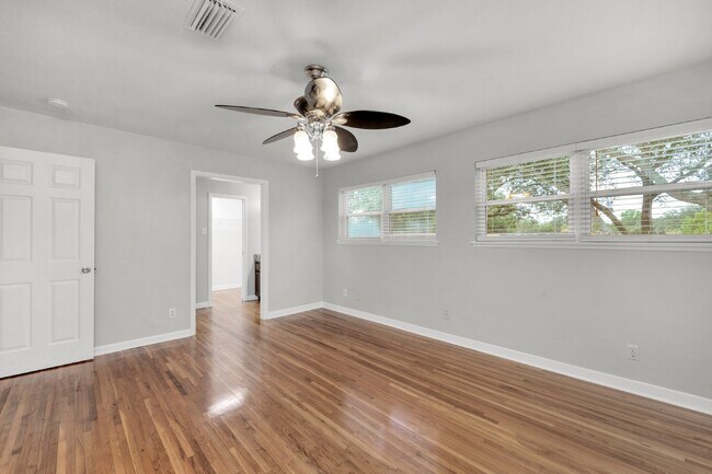 Building Photo - 20 Dogwood Ln