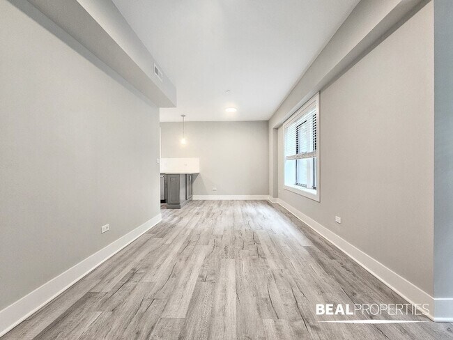 Building Photo - 1137 Oak Ave