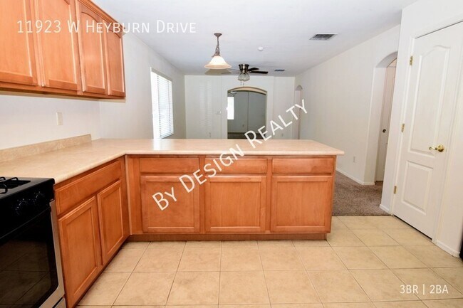 Building Photo - Rancho Marana 3 Bed 2 Bath + Den