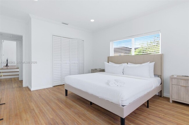 Building Photo - 1510 S Treasure Dr