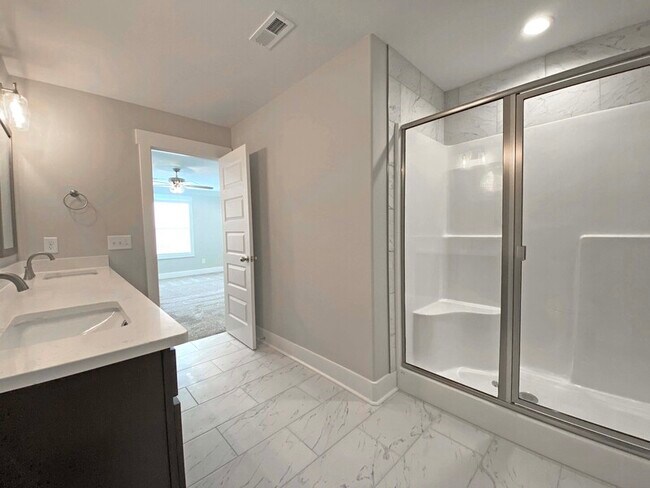 Building Photo - 166 Sango Dr