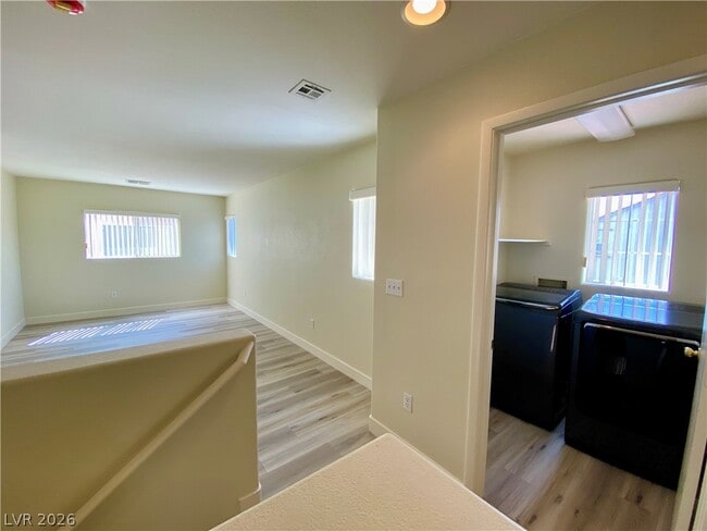 Building Photo - 6158 Dutch Windmill Ave