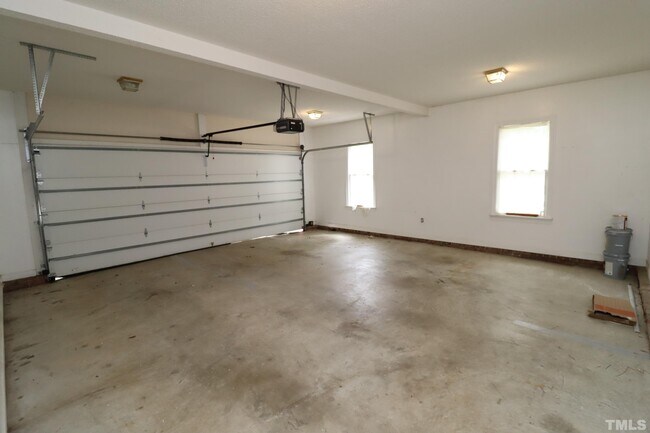 Building Photo - 100 Pebble Ridge Farms Ct