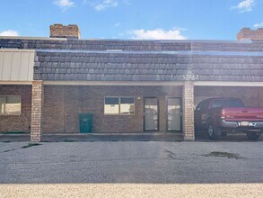 Building Photo - 3302 N Vista Dr