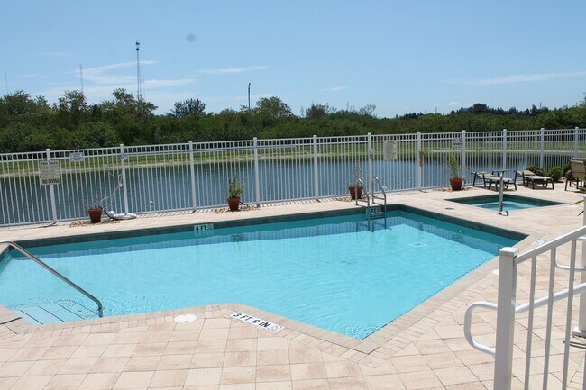 Building Photo - 10851 Mangrove Cay Ln NE