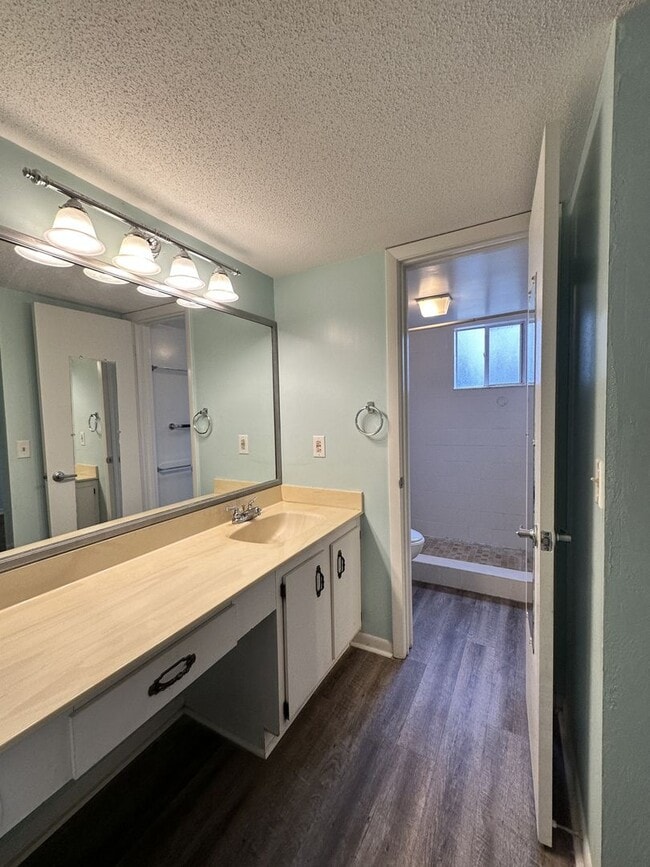 Building Photo - Woodhaven 1st Floor end unit