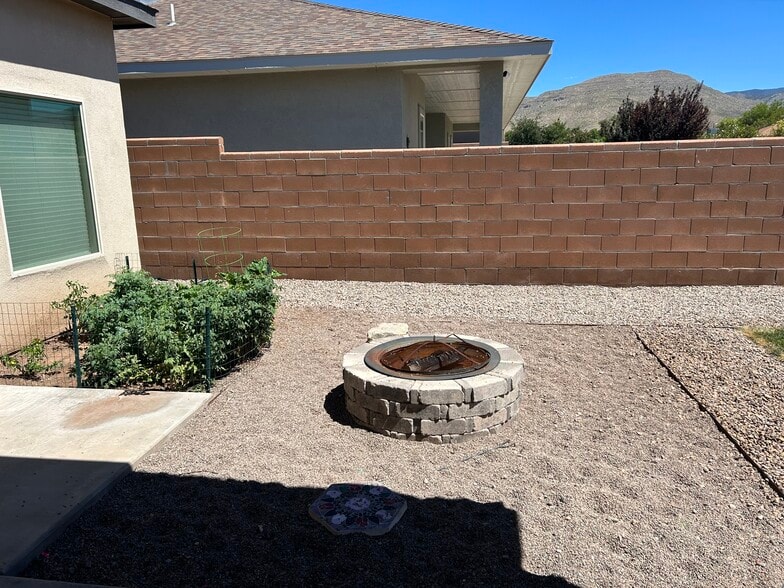 Building Photo - 518 San Simon Dr