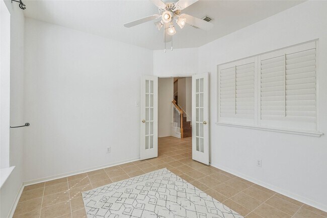 Building Photo - 2 Willow Point Pl