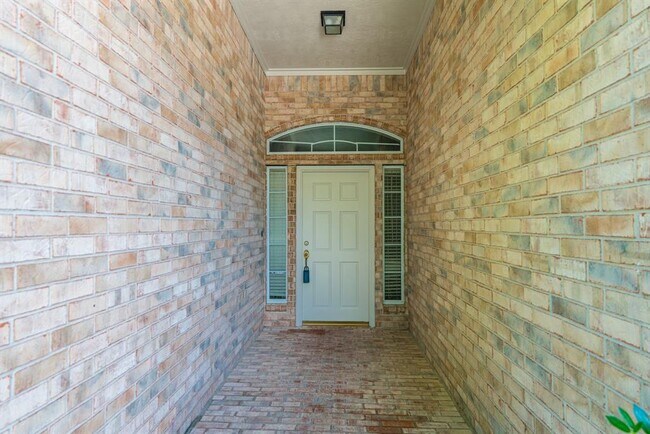 Building Photo - 158 S Queenscliff Cir