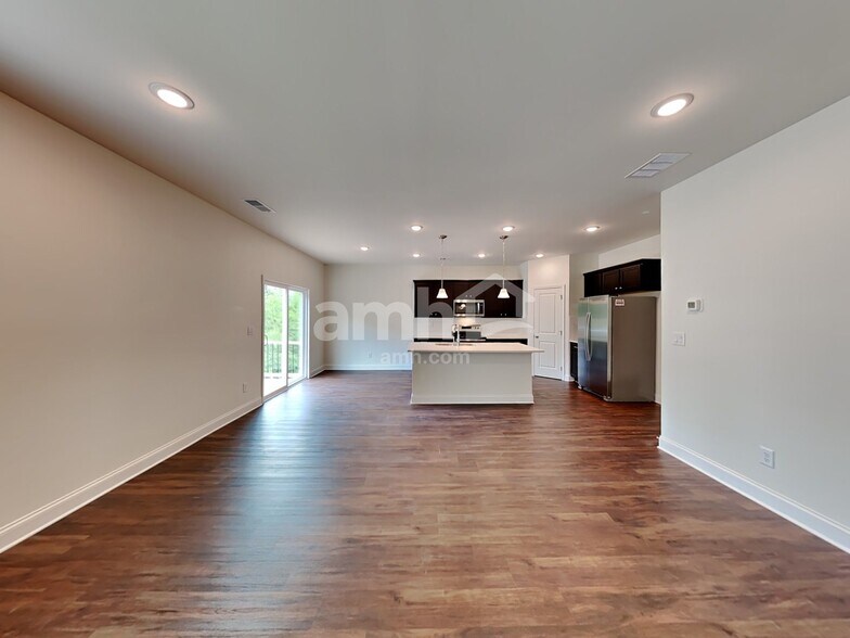 Building Photo - 231 Pecan Dr