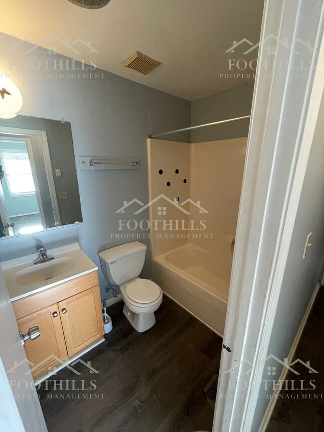 Building Photo - Newly Renovated 3-Bed, 2-Bath Brick Home