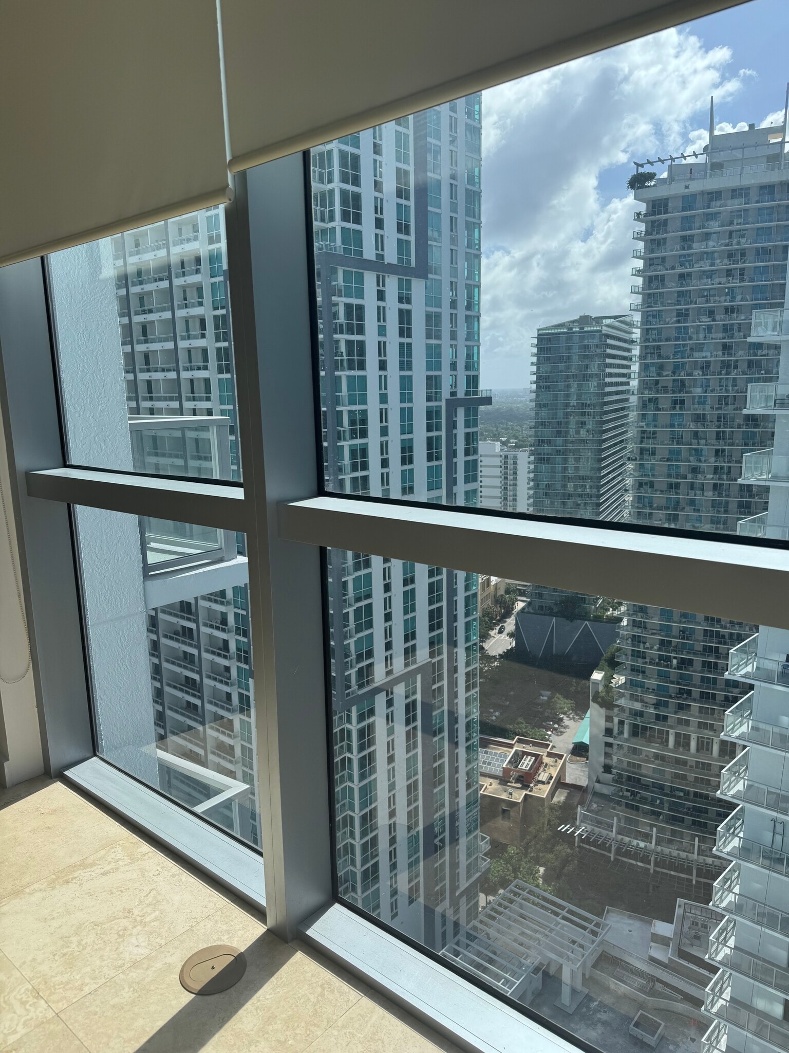 Building Photo - 1060 Brickell Ave