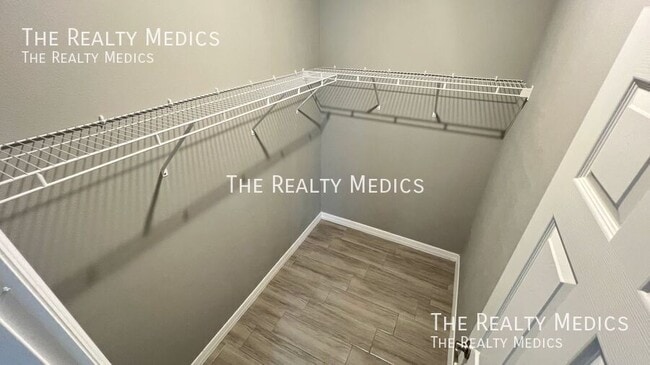 Building Photo - 1682 Waneta St SE