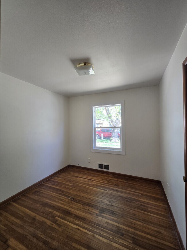 Building Photo - 1121 Luther E