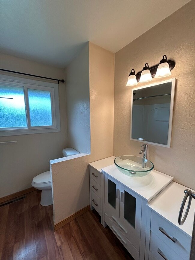 Building Photo - 3470 S Hillcrest Dr