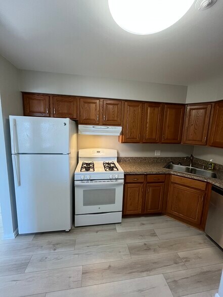 Building Photo - 5 Parkside Ct