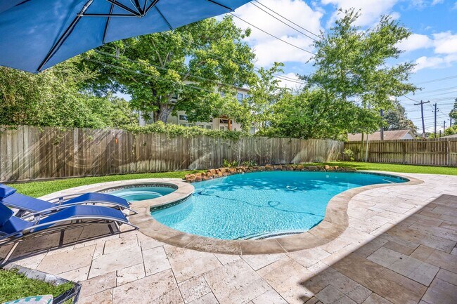 Building Photo - 4302 Meyerwood Dr