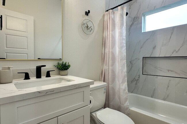 Building Photo - 929 Marjorie St