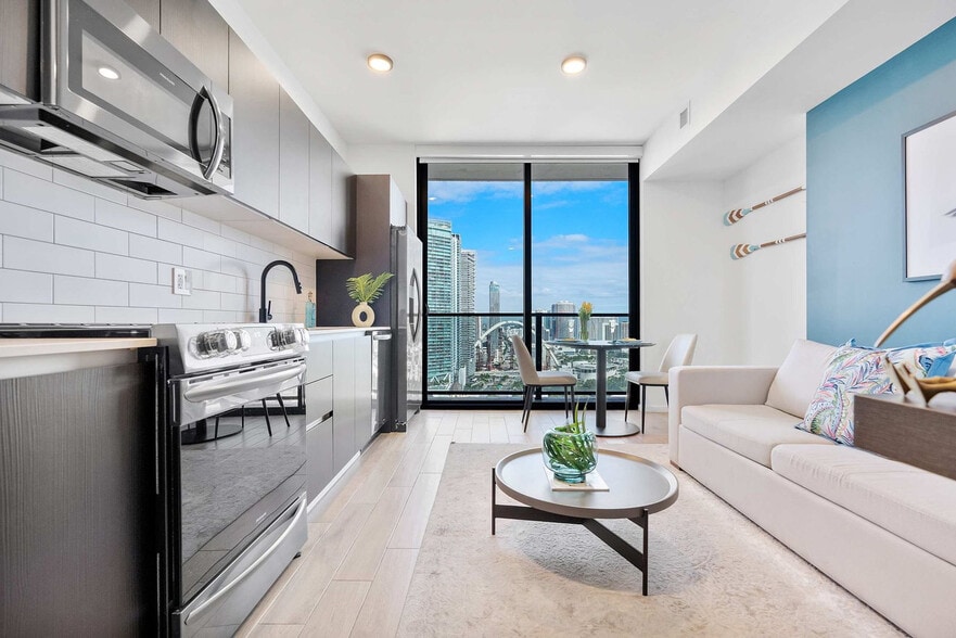 Building Photo - 398 NE 5th St