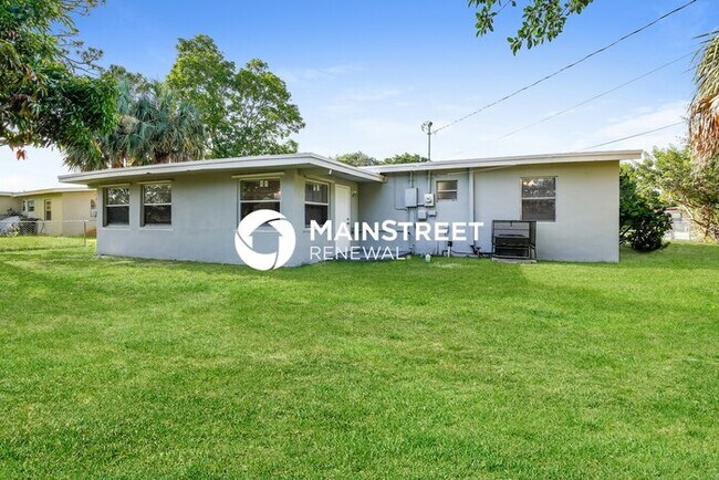 Building Photo - 4 Bedroom Pet-Friendly Home in Lauderhill, FL with Main Street Renewal