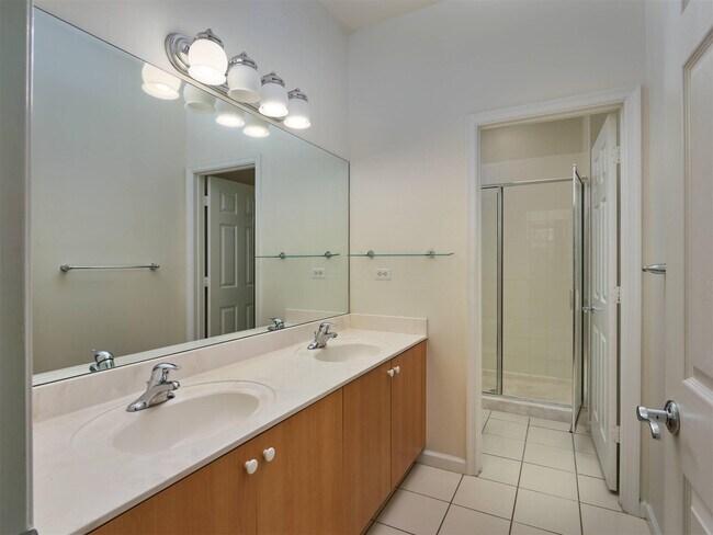 Building Photo - 463 School House Rd