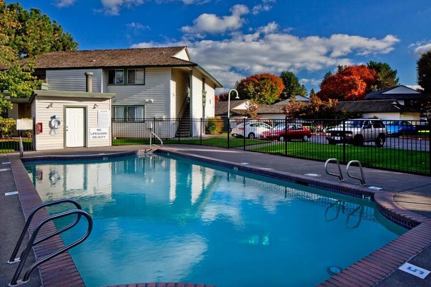 Primary Photo - Amber Court Apartments