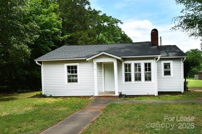 Building Photo - 818 Radio Rd