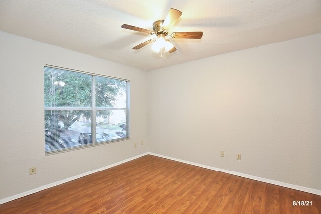 Building Photo - 827 Camargo Way