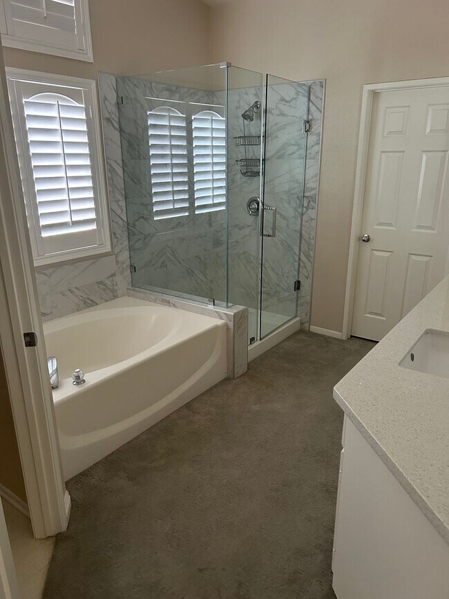 Building Photo - Saddlepeak Dr. Home