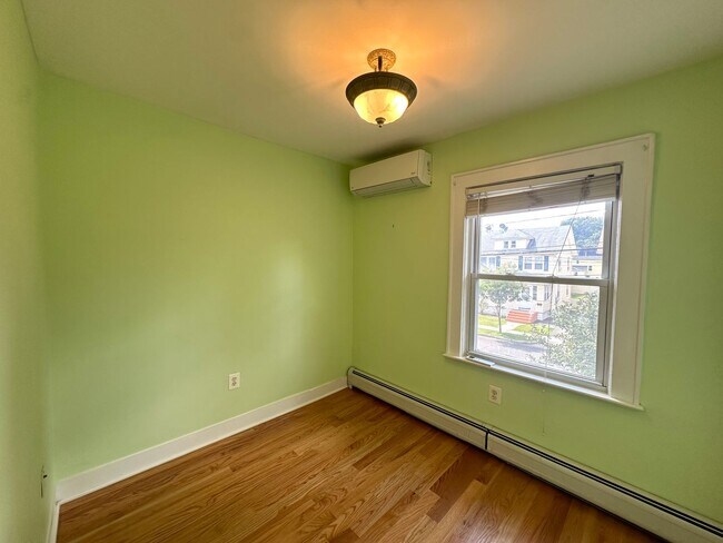 Building Photo - 321 Hemlock St