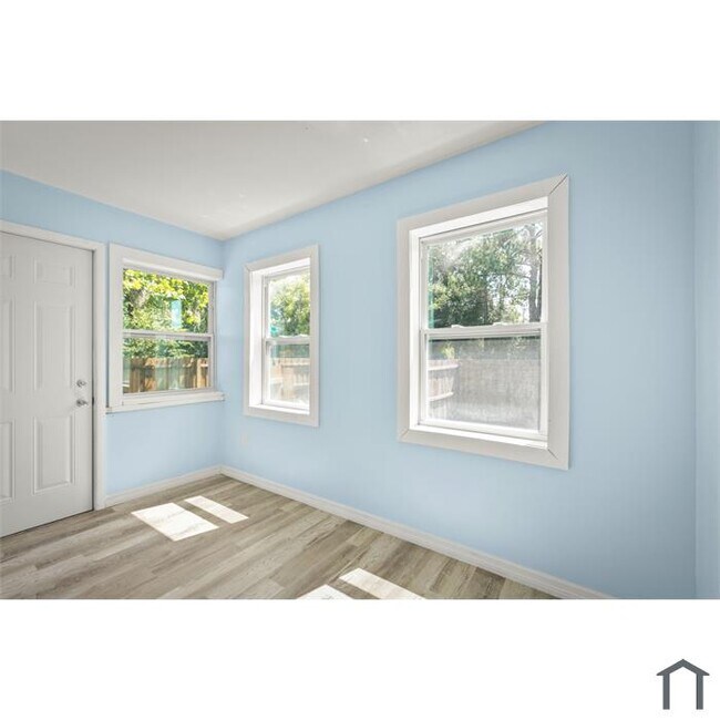 Building Photo - 260 Vernis Ave