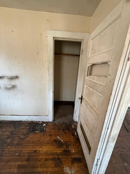 Building Photo - 1236 E Clay St