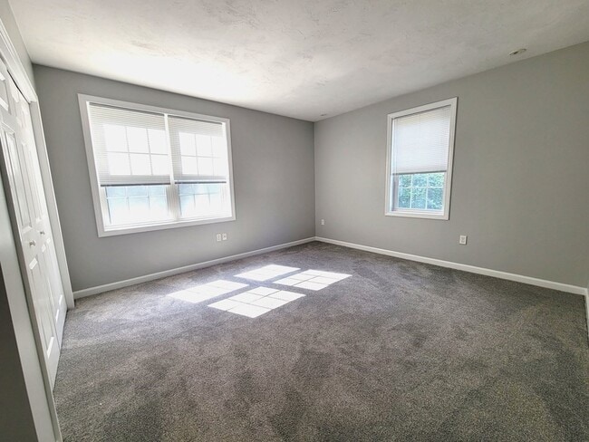 Building Photo - 70 Oak St Ext
