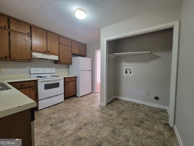 Building Photo - 12 Candlewood Terrace NE