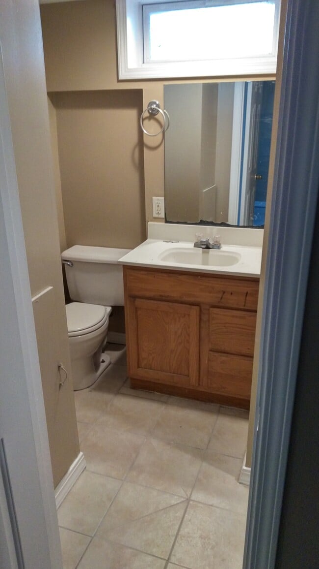 Building Photo - 1414 E 5th St