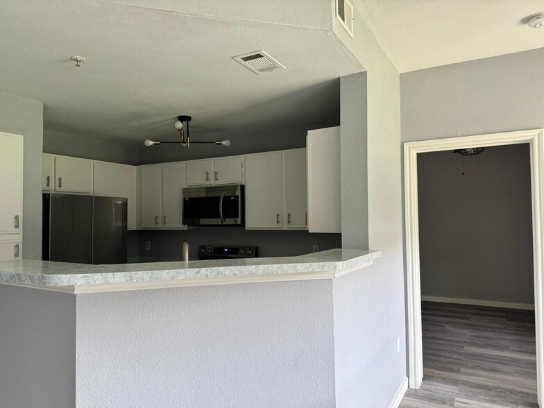 Building Photo - 2320 Gracy Farms Ln