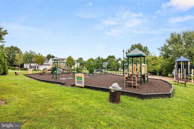 Building Photo - 987 Longview Ln