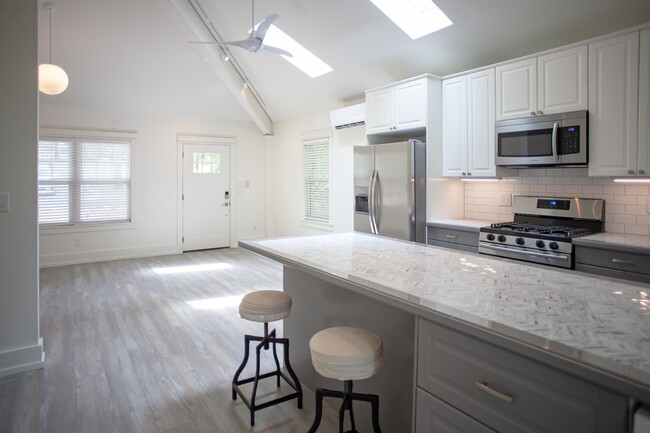 Building Photo - 113 Barclay Rd