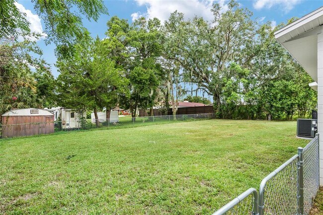 Building Photo - 1846 SE Lake Weir Ave