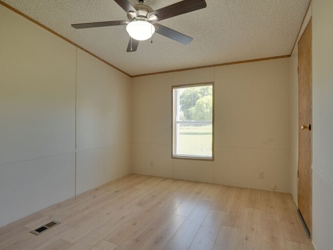 Building Photo - 3 Bedroom Single Family Home in Lady Lake