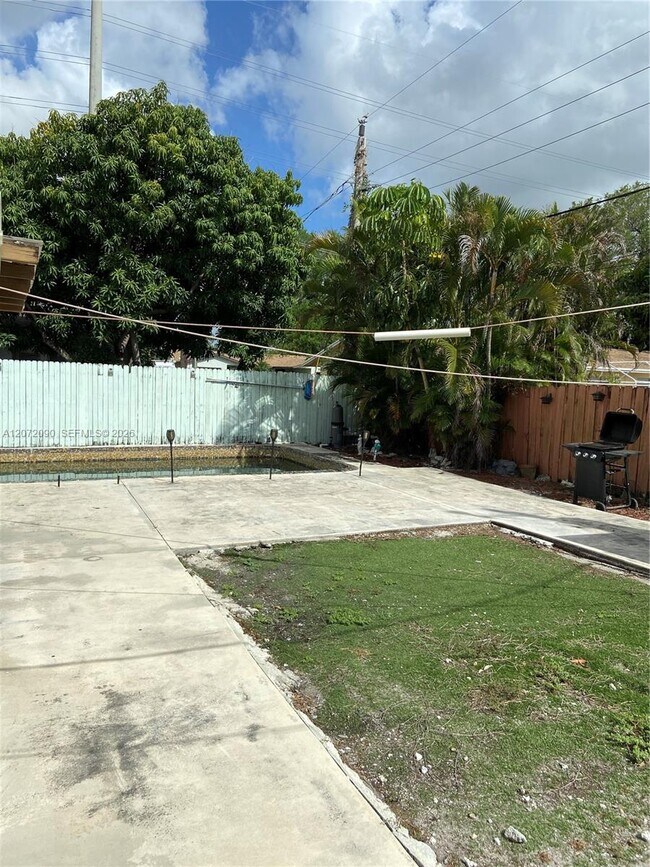 Building Photo - 6404 SW 23rd St