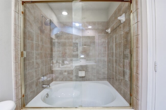 Building Photo - 2400 McCue Rd