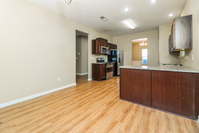 Building Photo - 8 Misty Ct